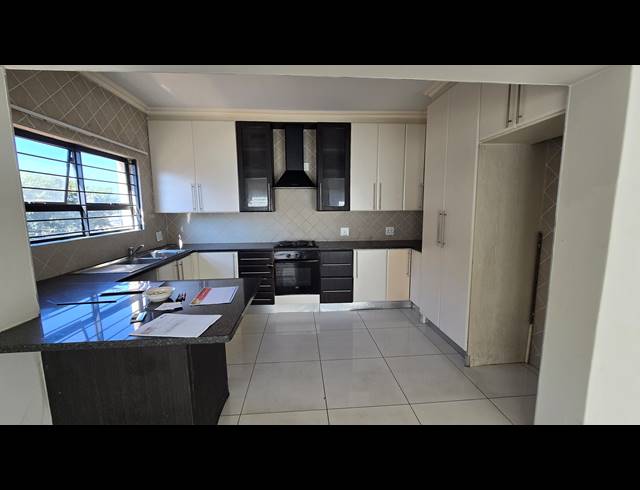 12 BEDROOM FREEHOLD FOR SALE IN WINCHESTER HILLS